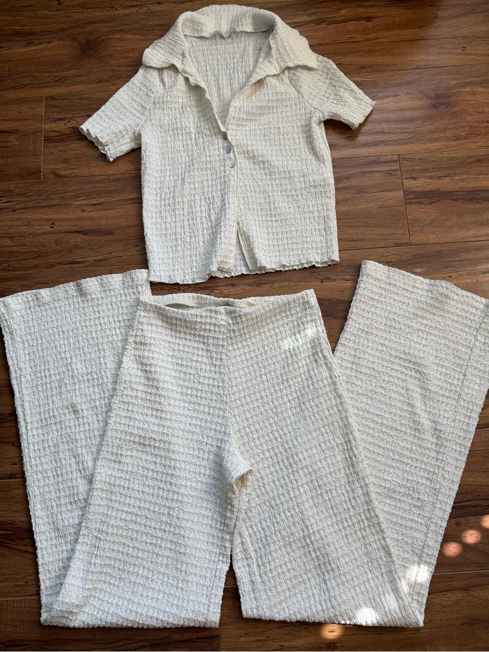 Zara Cream Textured Set - Picture 2 of 4